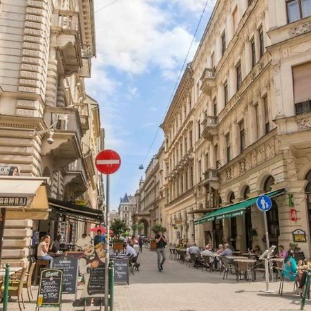 Cozy Downtown Studio Apartment Budapest Luaran gambar