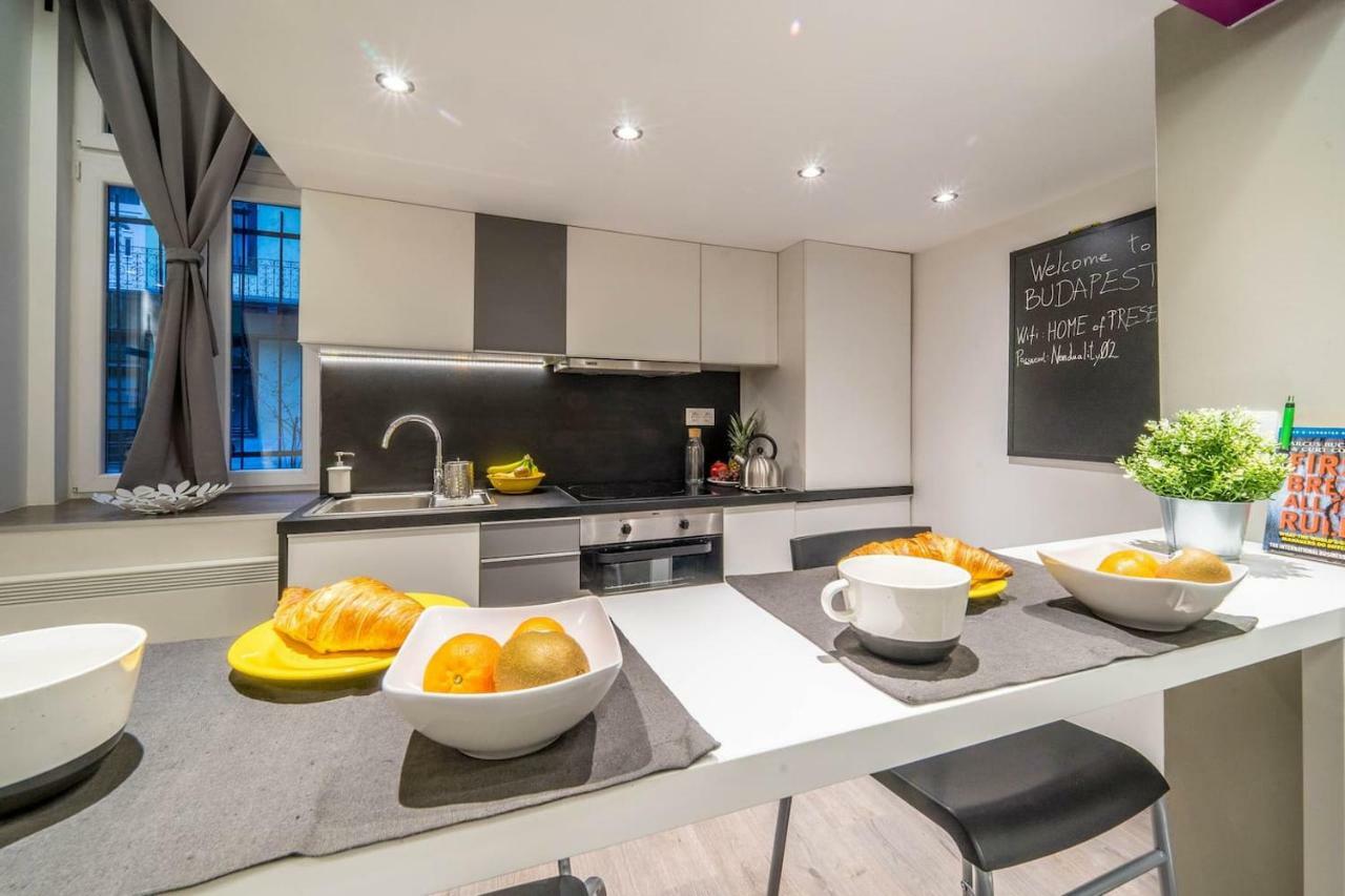 Cozy Downtown Studio Apartment Budapest Luaran gambar